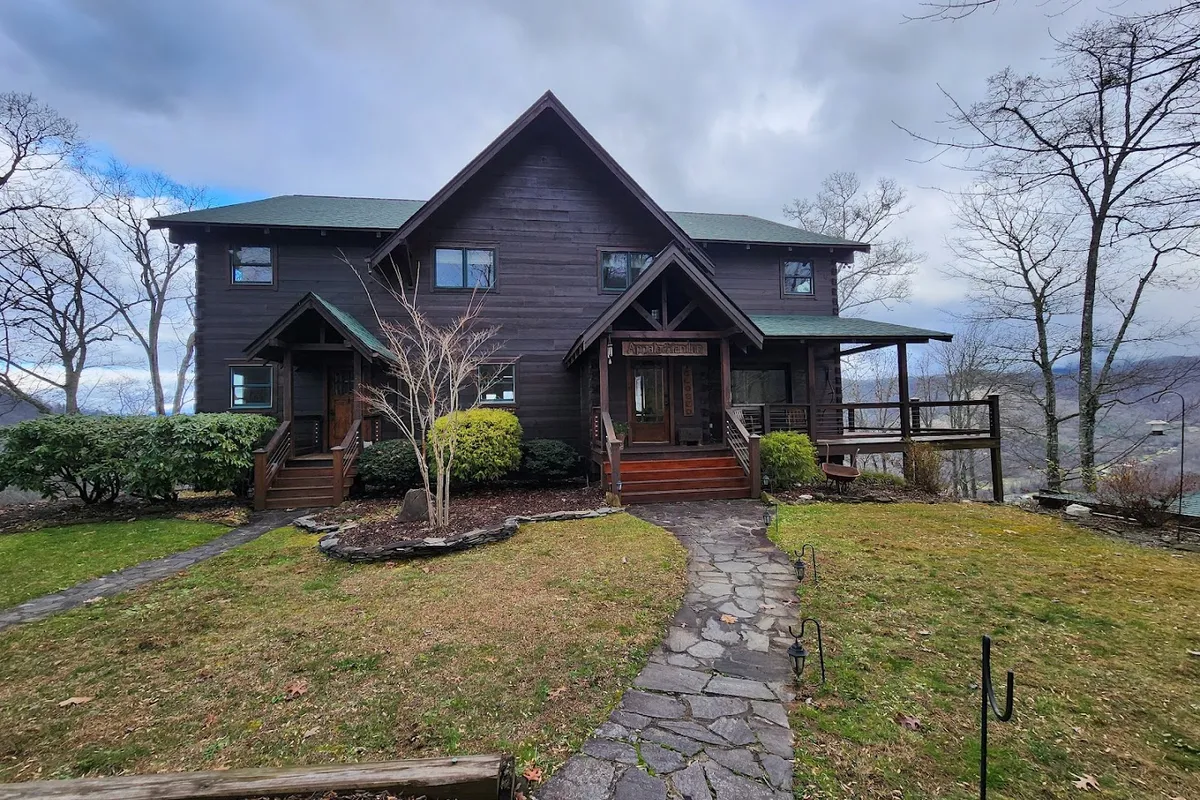 Appalachian Inn detail shot - Bed & breakfast in Robbinsville, Tennessee