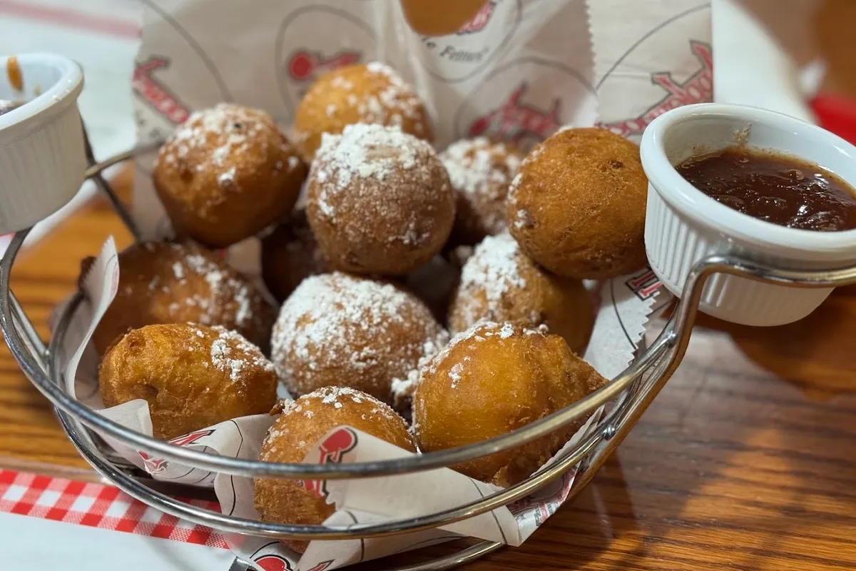 Applewood Farmhouse Grill outdoor patio - American restaurant in Sevierville, Tennessee