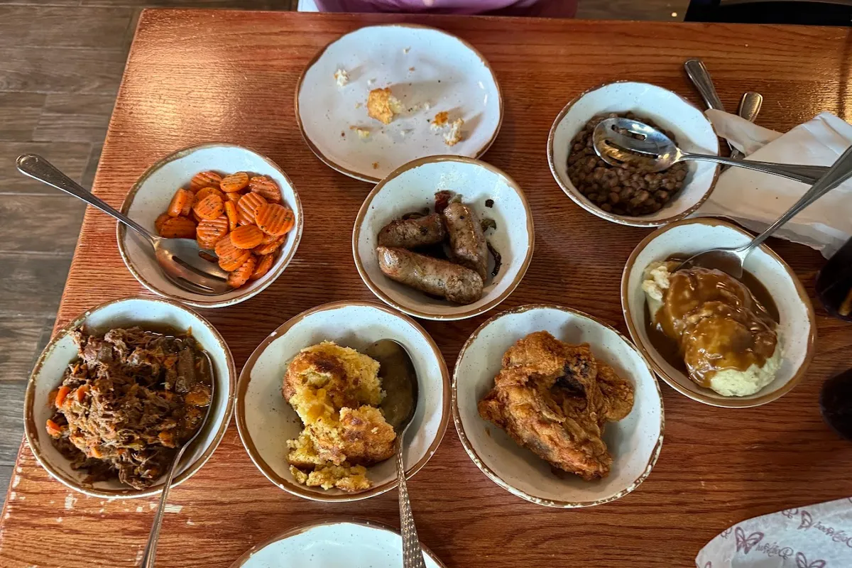 Aunt Granny's Restaurant outdoor patio - Family restaurant in Pigeon Forge, Tennessee