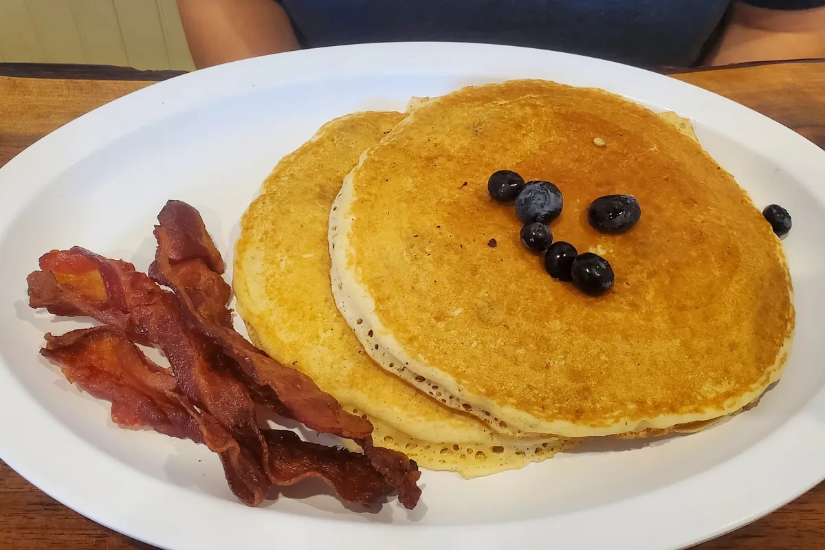 Beach Mountain Diner Waynesville outdoor patio - Restaurant in Waynesville, Tennessee