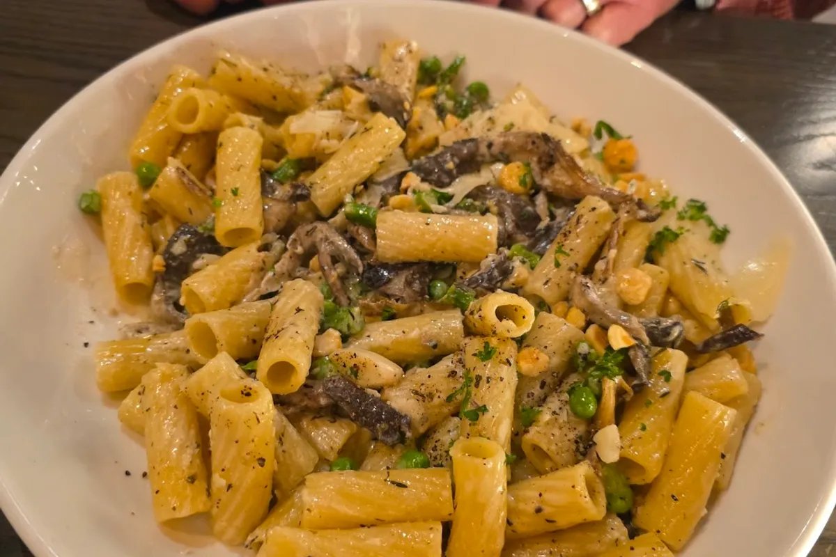 Bella outdoor patio - Italian restaurant in Maryville, Tennessee