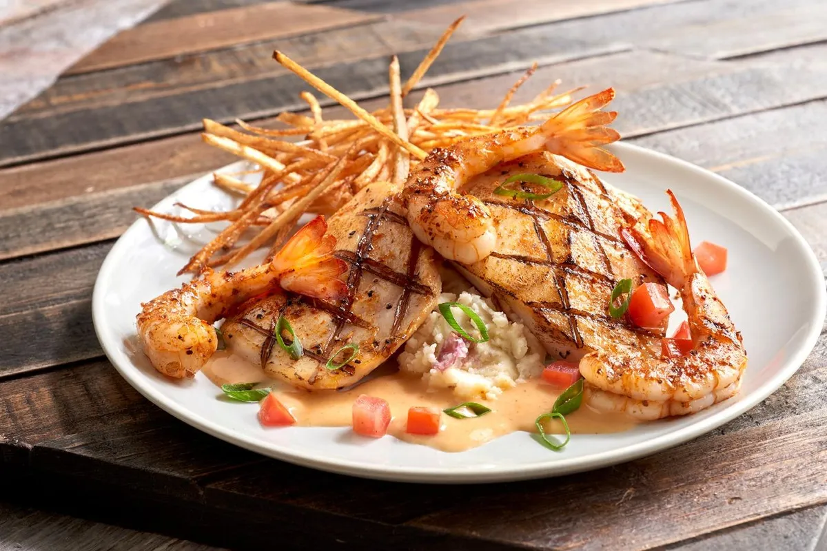 Bubba Gump Shrimp Co. outdoor patio - Seafood restaurant in Gatlinburg, Tennessee