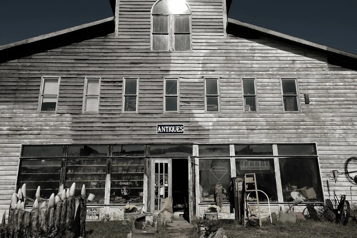 Chip's Antiques, The Dixie Gas Show detail shot - Antique store in Sevierville, Tennessee