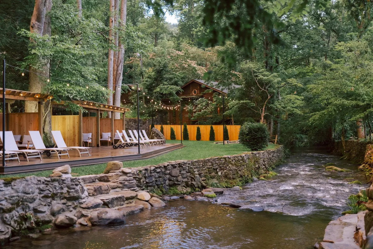 Creekside Hideaway pool area - Resort hotel in Gatlinburg, Tennessee