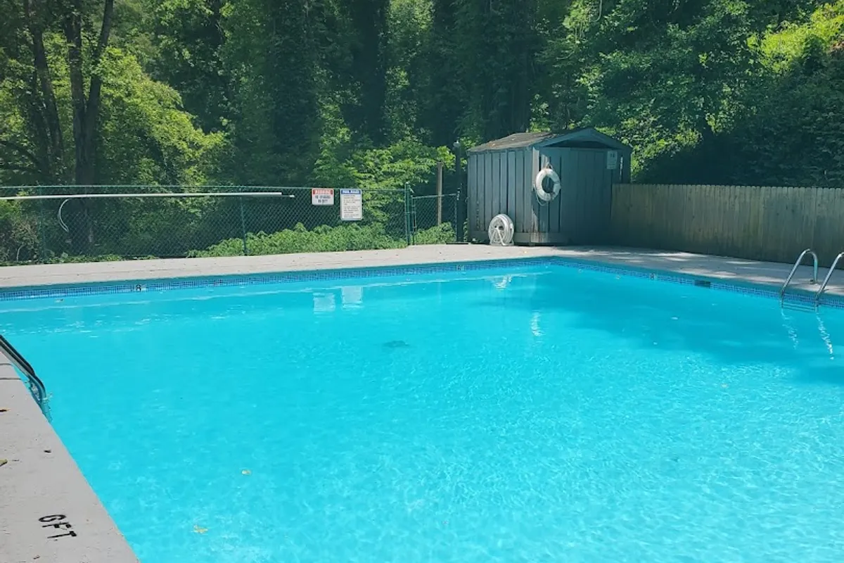 Fryemont Inn pool area - Hotel in Bryson City, Tennessee