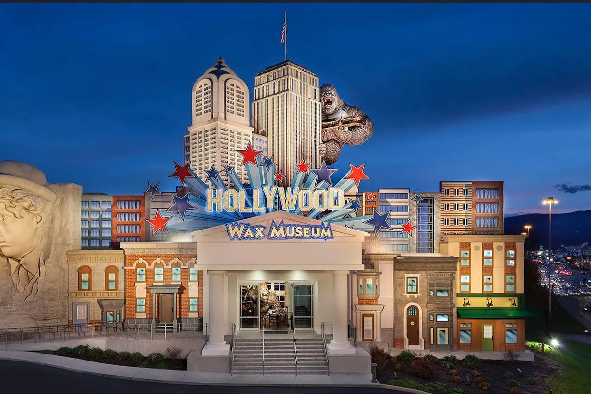 Hollywood Wax Museum interactive display - Tourist attraction in Pigeon Forge, Tennessee