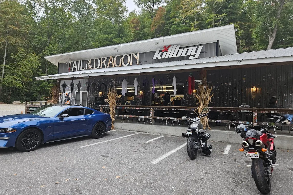 Intersection - Tail of the Dragon and Moonshiner interactive display - Tourist attraction in Robbinsville, Tennessee