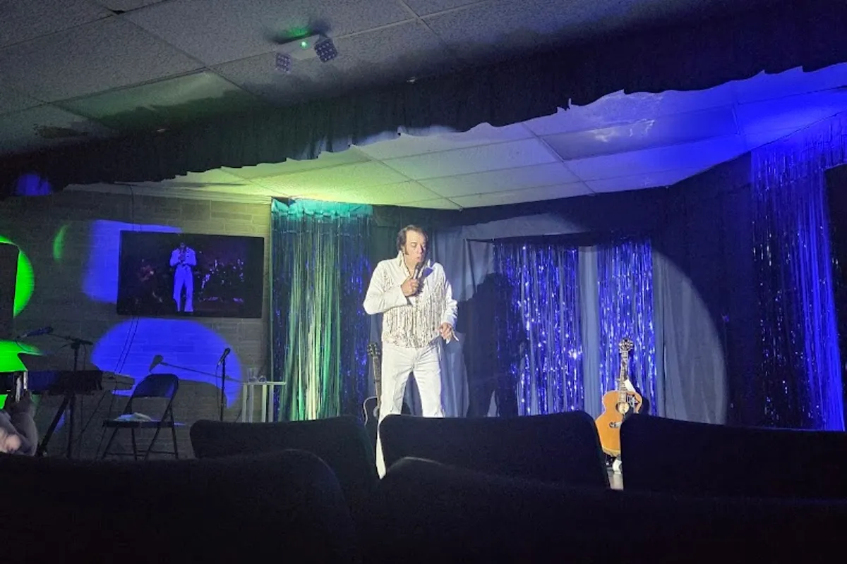 Lou Vuto's Showplace - Theater production in Pigeon Forge