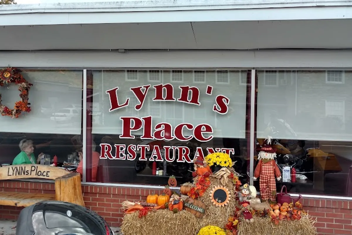 Lynn's Place restaurant in Robbinsville