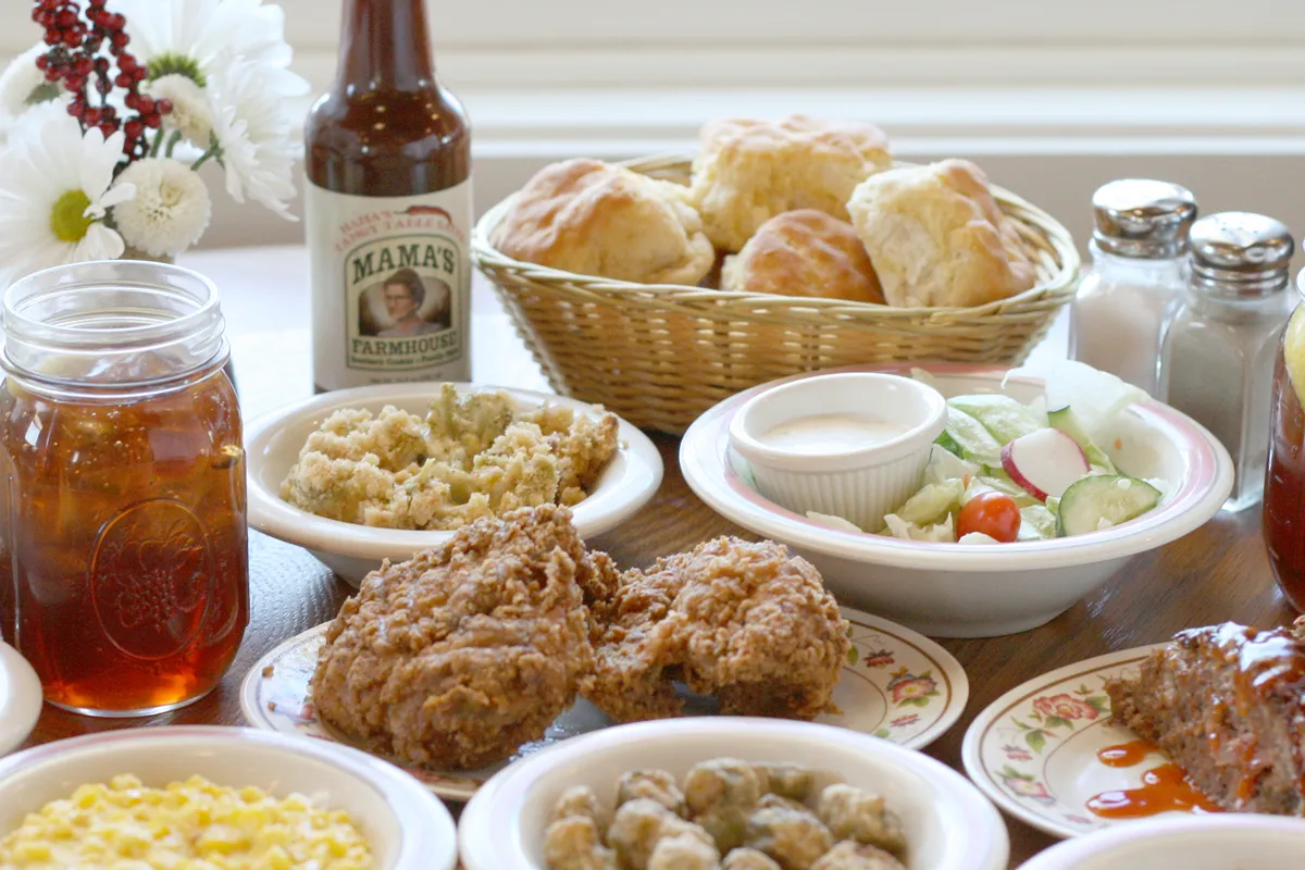 Mama's Farmhouse outdoor patio - Southern restaurant (US) in Pigeon Forge, Tennessee