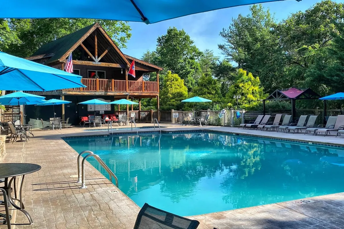 Oak Haven Resort & Spa pool area - Resort hotel in Sevierville, Tennessee