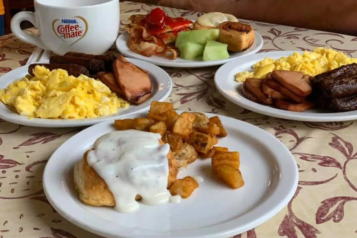 Reagan's House of Pancakes outdoor patio - American restaurant in Pigeon Forge, Tennessee