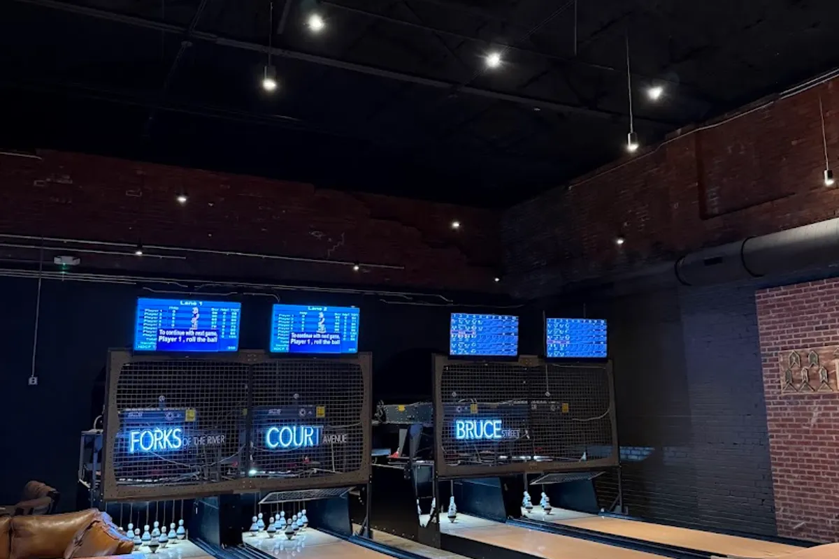 The Pines Downtown outdoor patio - Restaurant in Sevierville, Tennessee