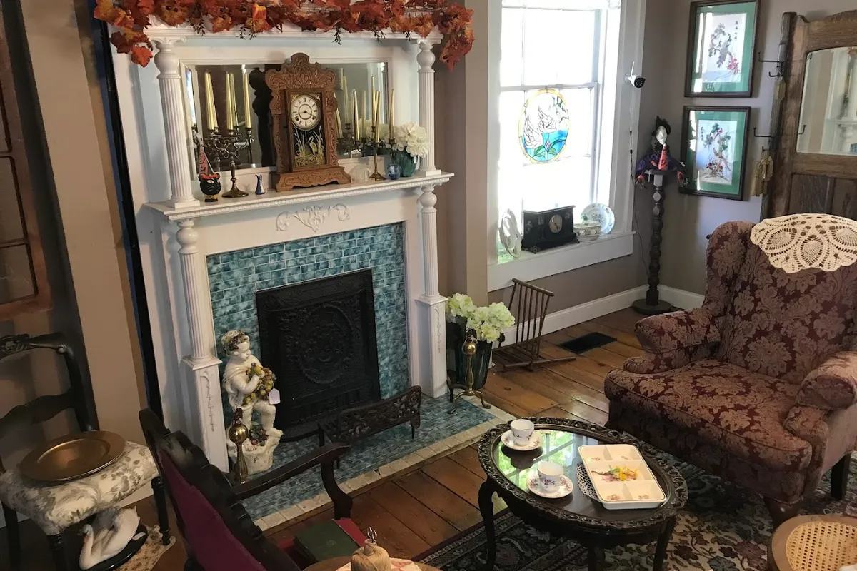 The Shoppes at Roper Mansion detail shot - Antique store in Dandridge, Tennessee